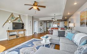 Sleek Gulfport Condo With Ocean Views And Pool Access!